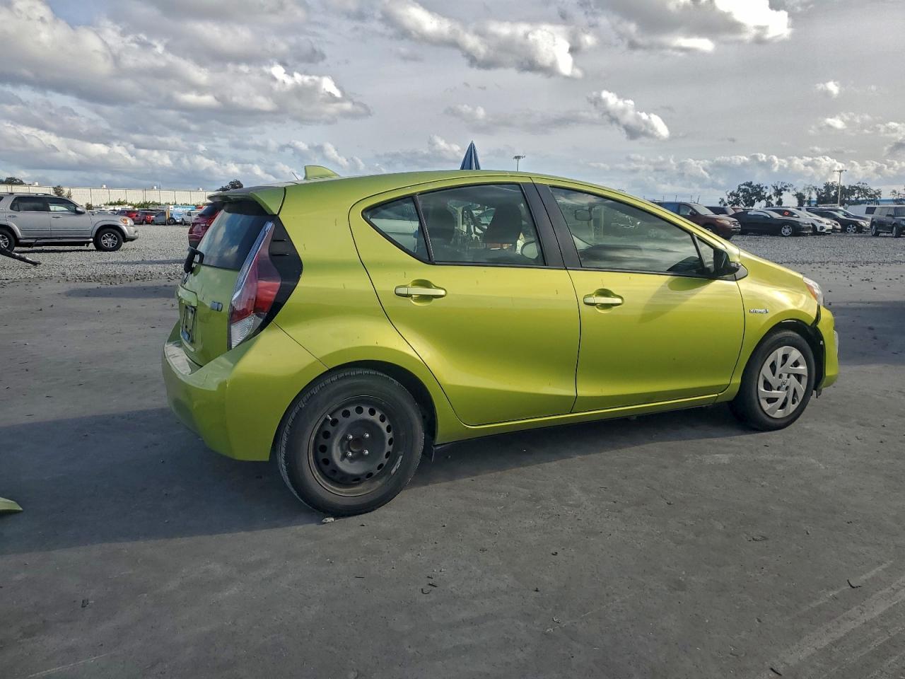 2016 TOYOTA PRIUS C photo 3