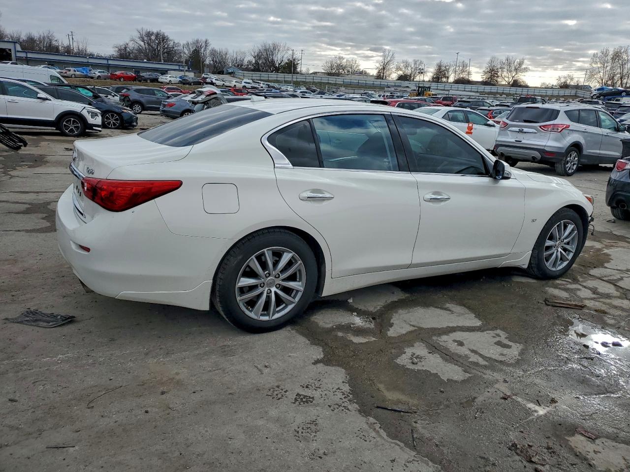 2015 INFINITI Q50 BASE photo 3
