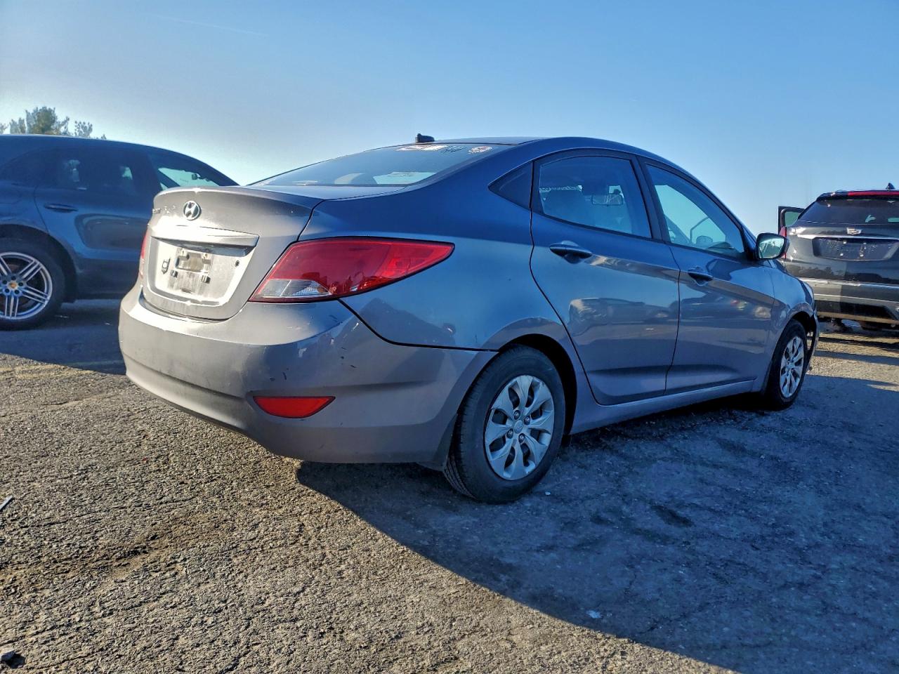 2016 HYUNDAI ACCENT SE photo 3