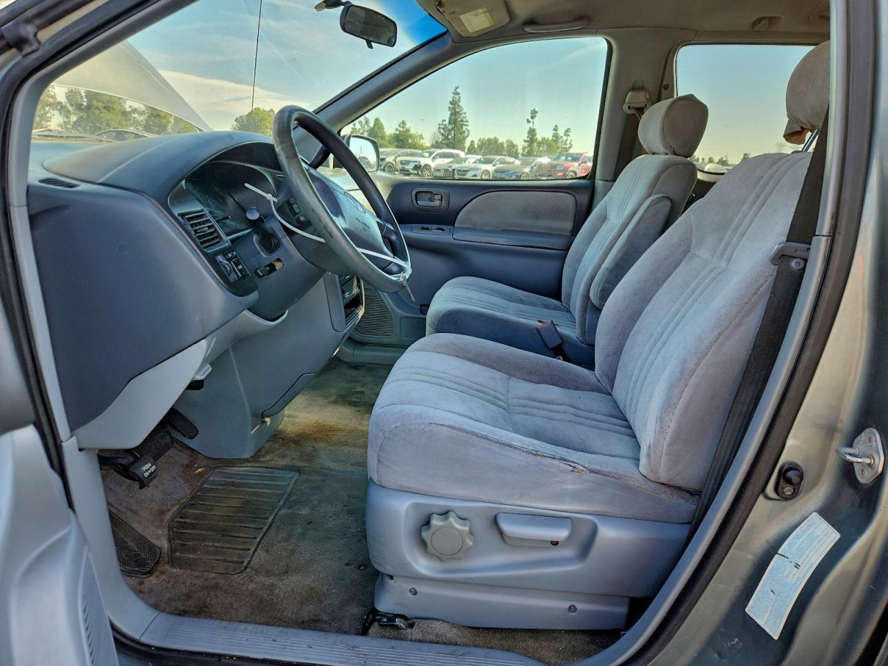 1999 TOYOTA SIENNA CE photo 7