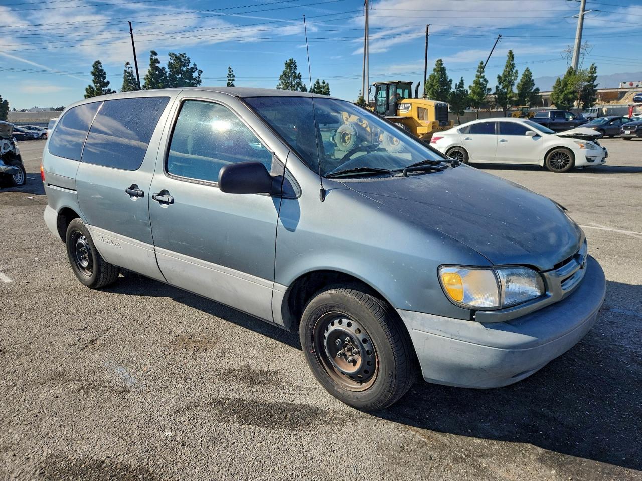 1999 TOYOTA SIENNA CE photo 4
