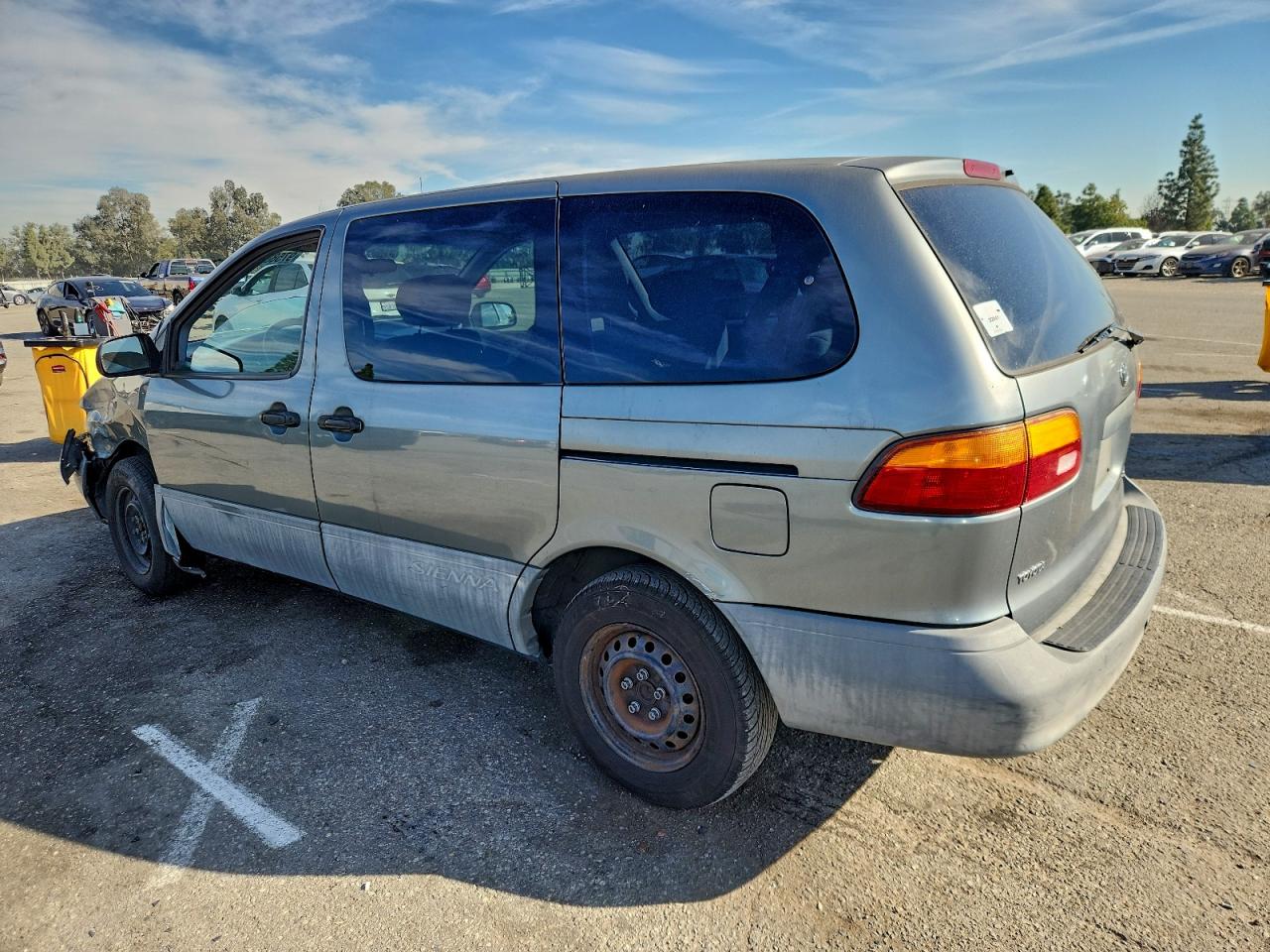 1999 TOYOTA SIENNA CE photo 2