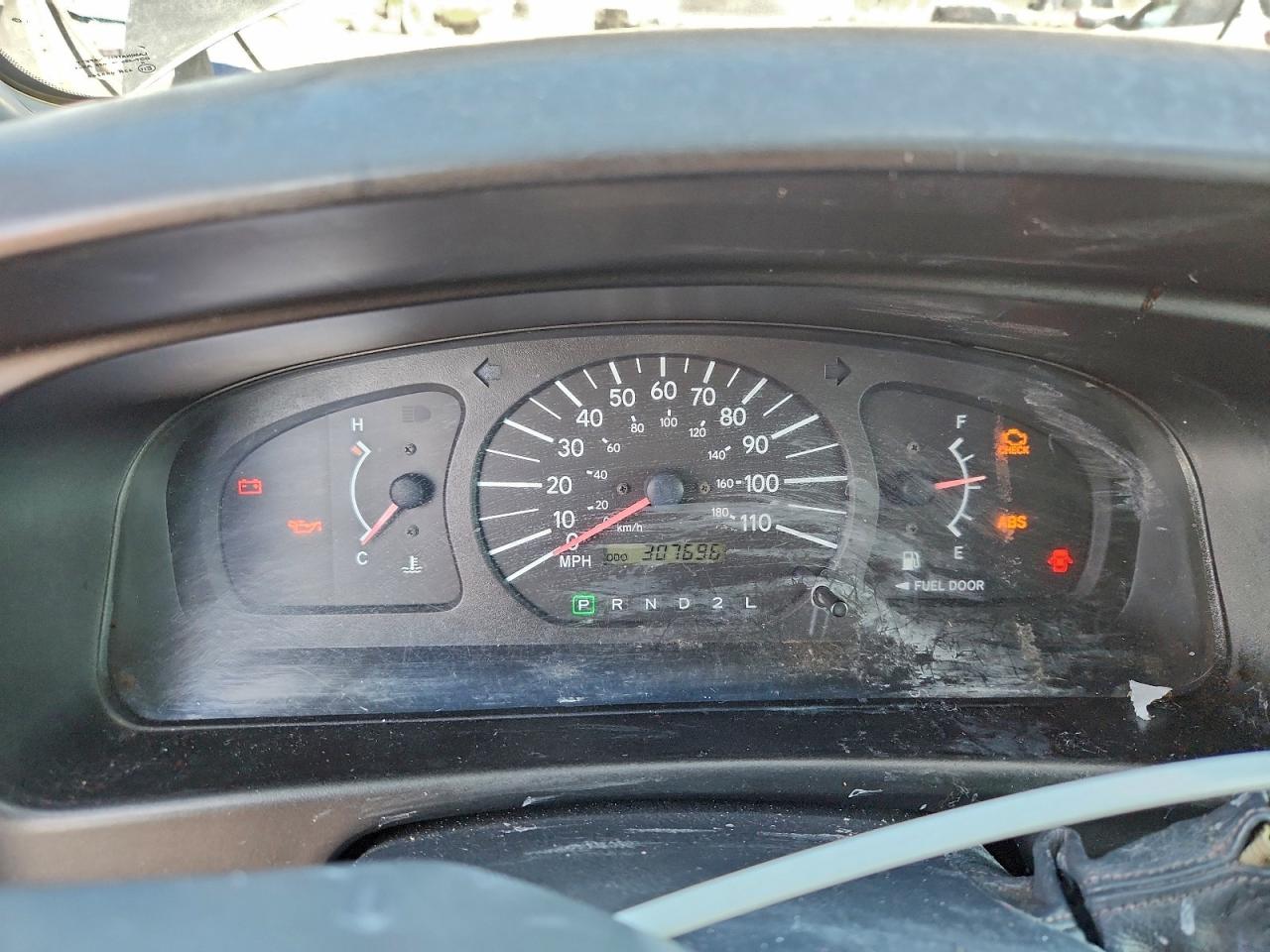 1999 TOYOTA SIENNA CE photo 9