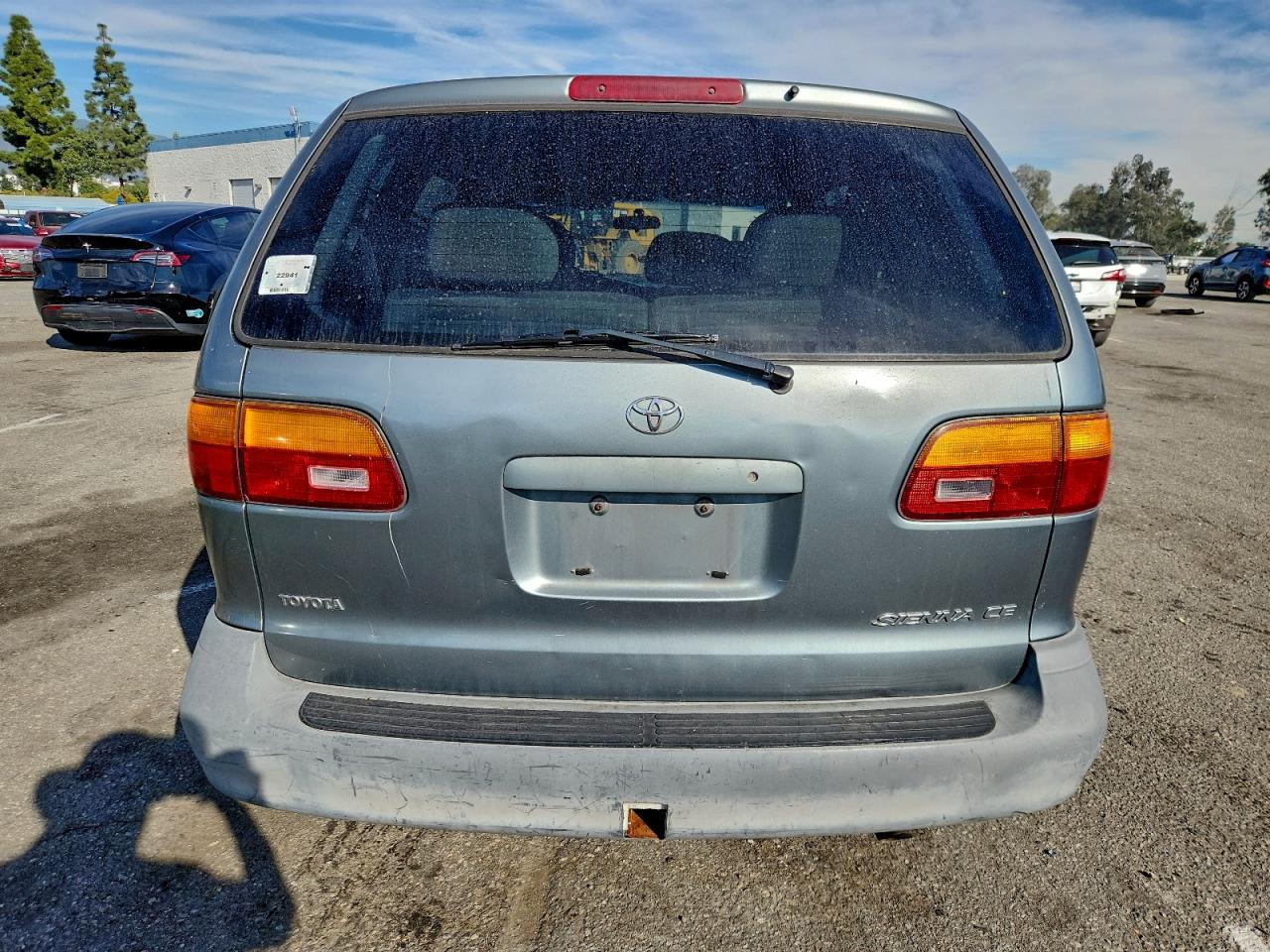 1999 TOYOTA SIENNA CE photo 6