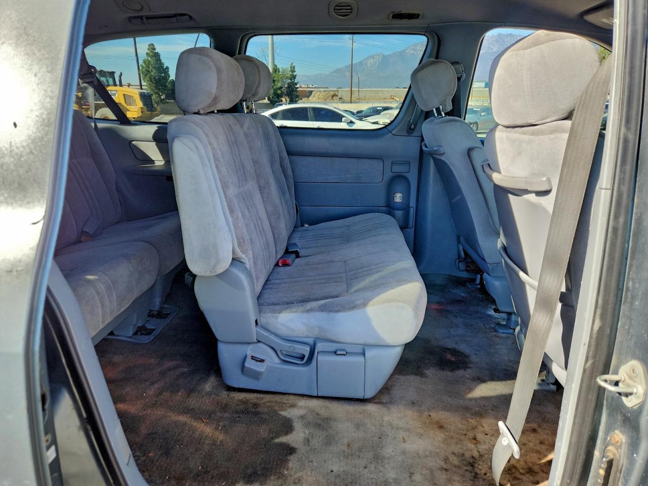 1999 TOYOTA SIENNA CE photo 11
