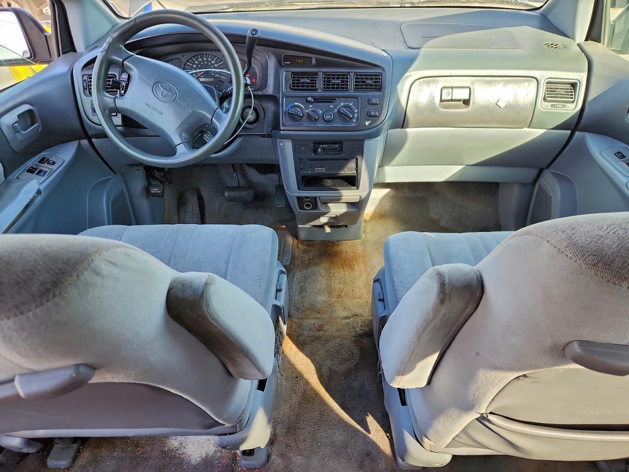 1999 TOYOTA SIENNA CE photo 8