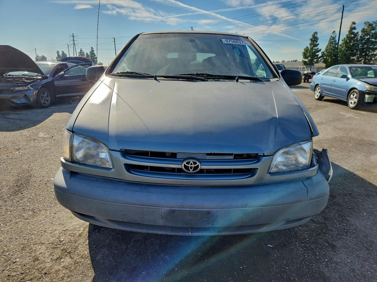 1999 TOYOTA SIENNA CE photo 5