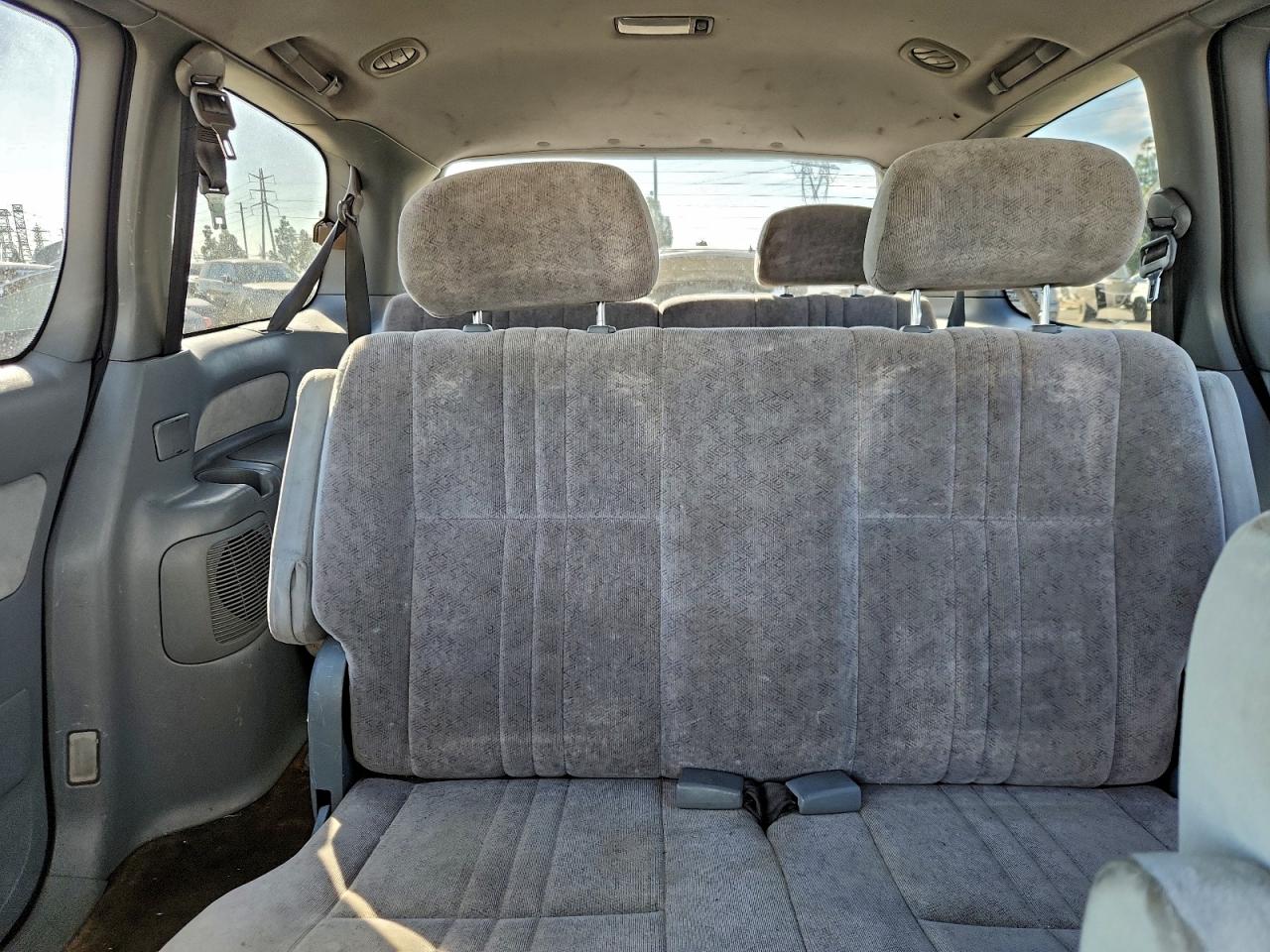 1999 TOYOTA SIENNA CE photo 10