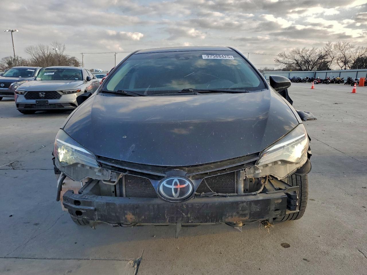 2018 TOYOTA COROLLA photo 5