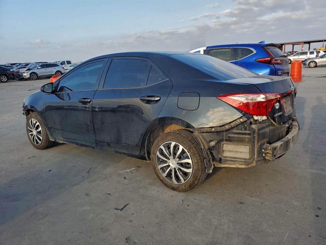 2018 TOYOTA COROLLA photo 2