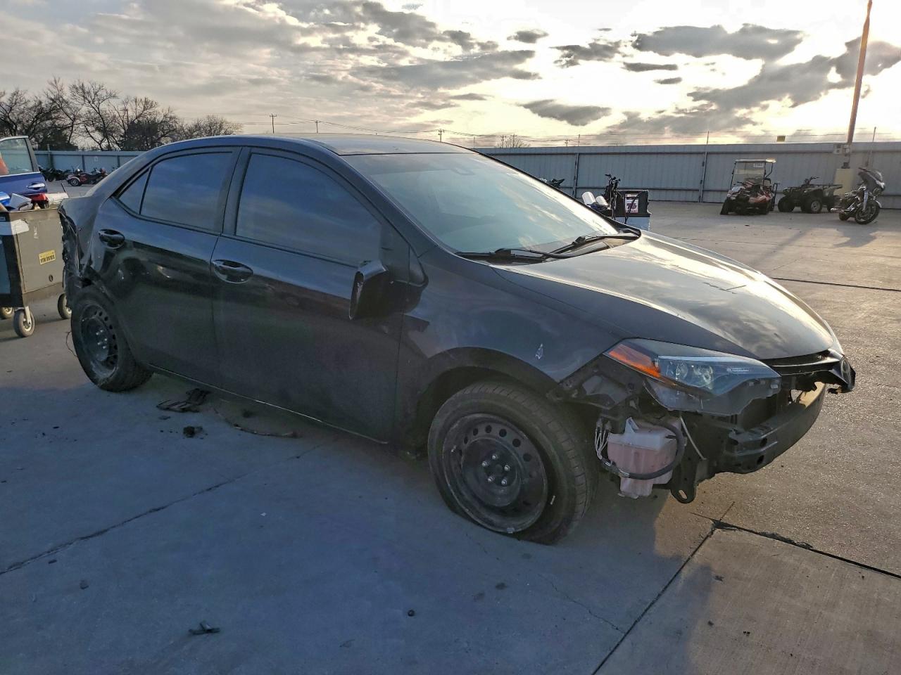 2018 TOYOTA COROLLA photo 4