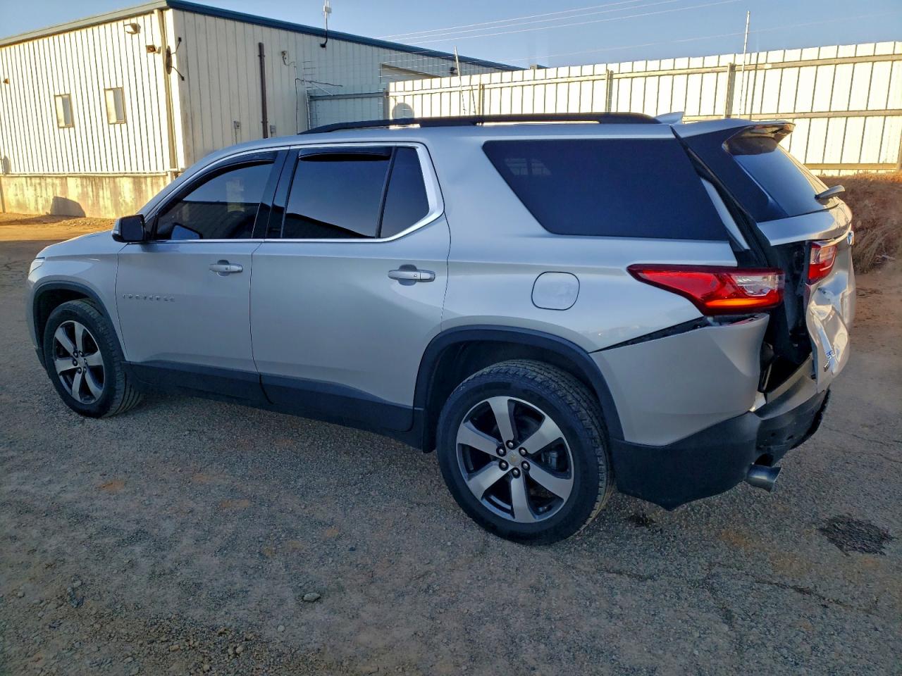 2019 CHEVROLET TRAVERSE LT photo 2