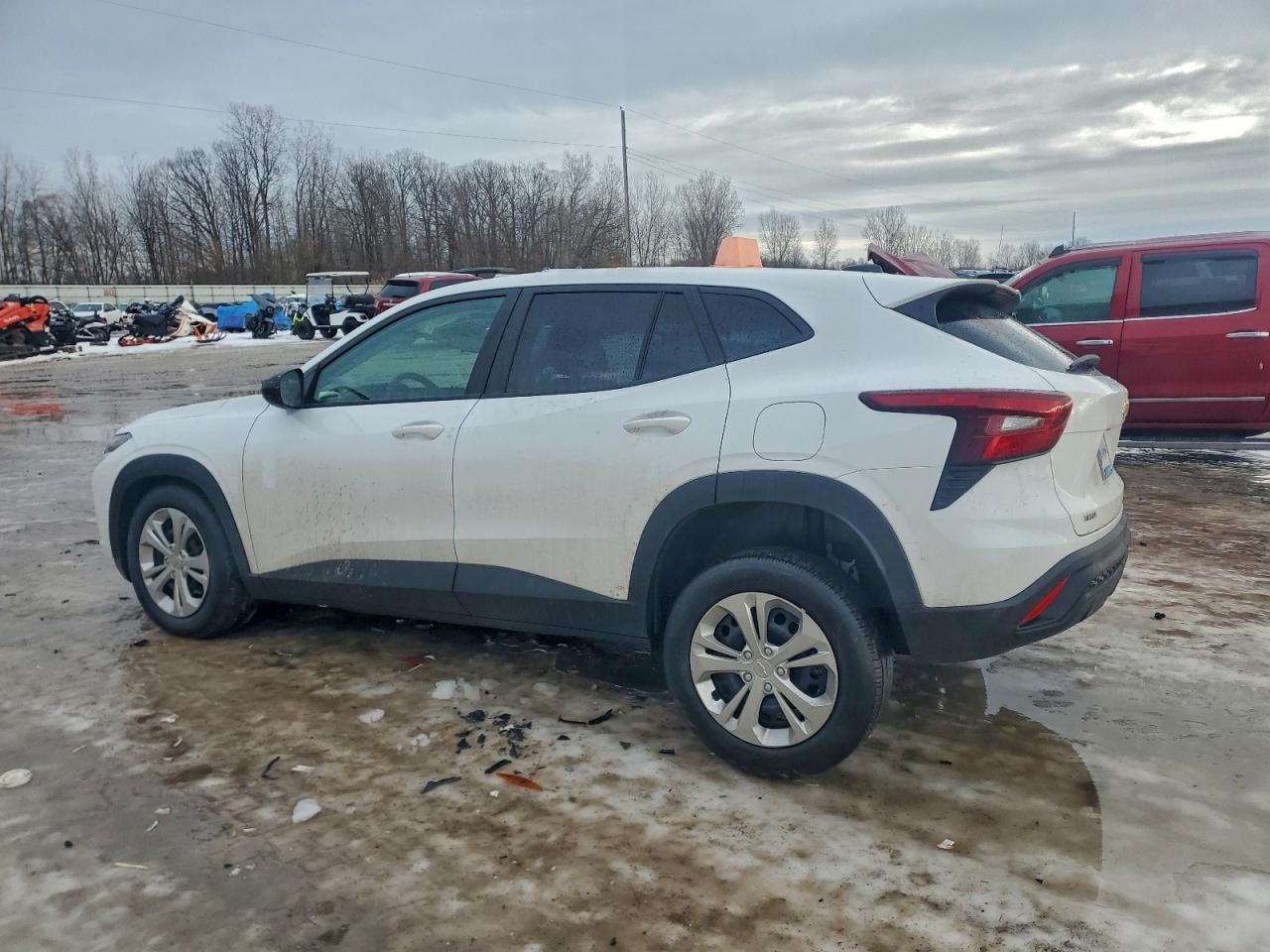 2025 CHEVROLET TRAX LS photo 2