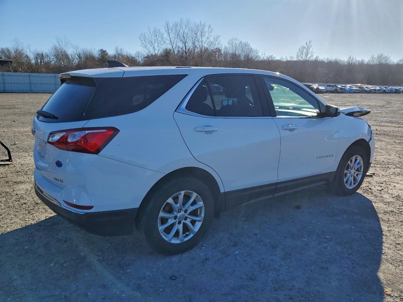 2019 CHEVROLET EQUINOX LT photo 3