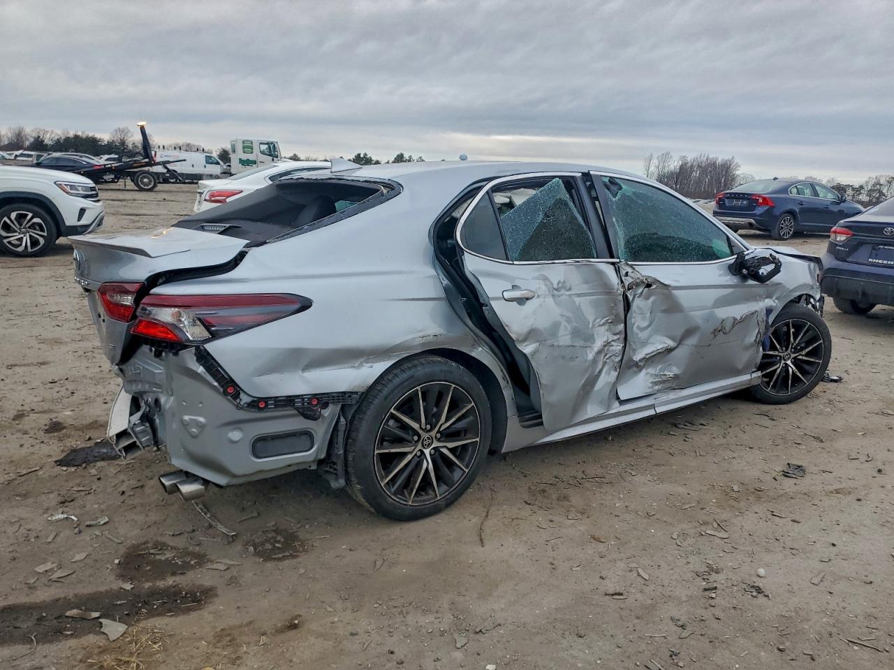 2023 TOYOTA CAMRY SE photo 3