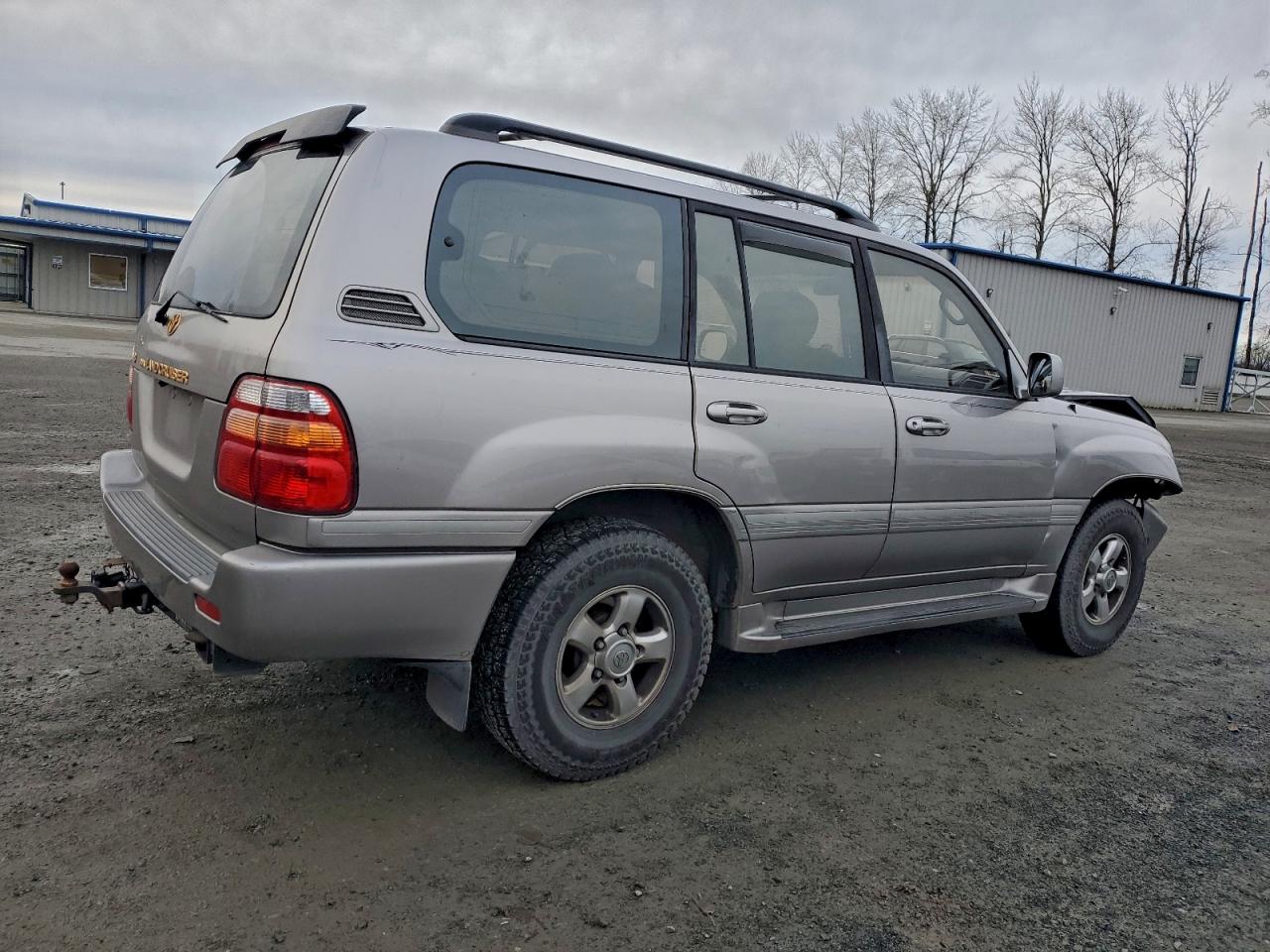 2002 TOYOTA LAND CRUISER photo 3
