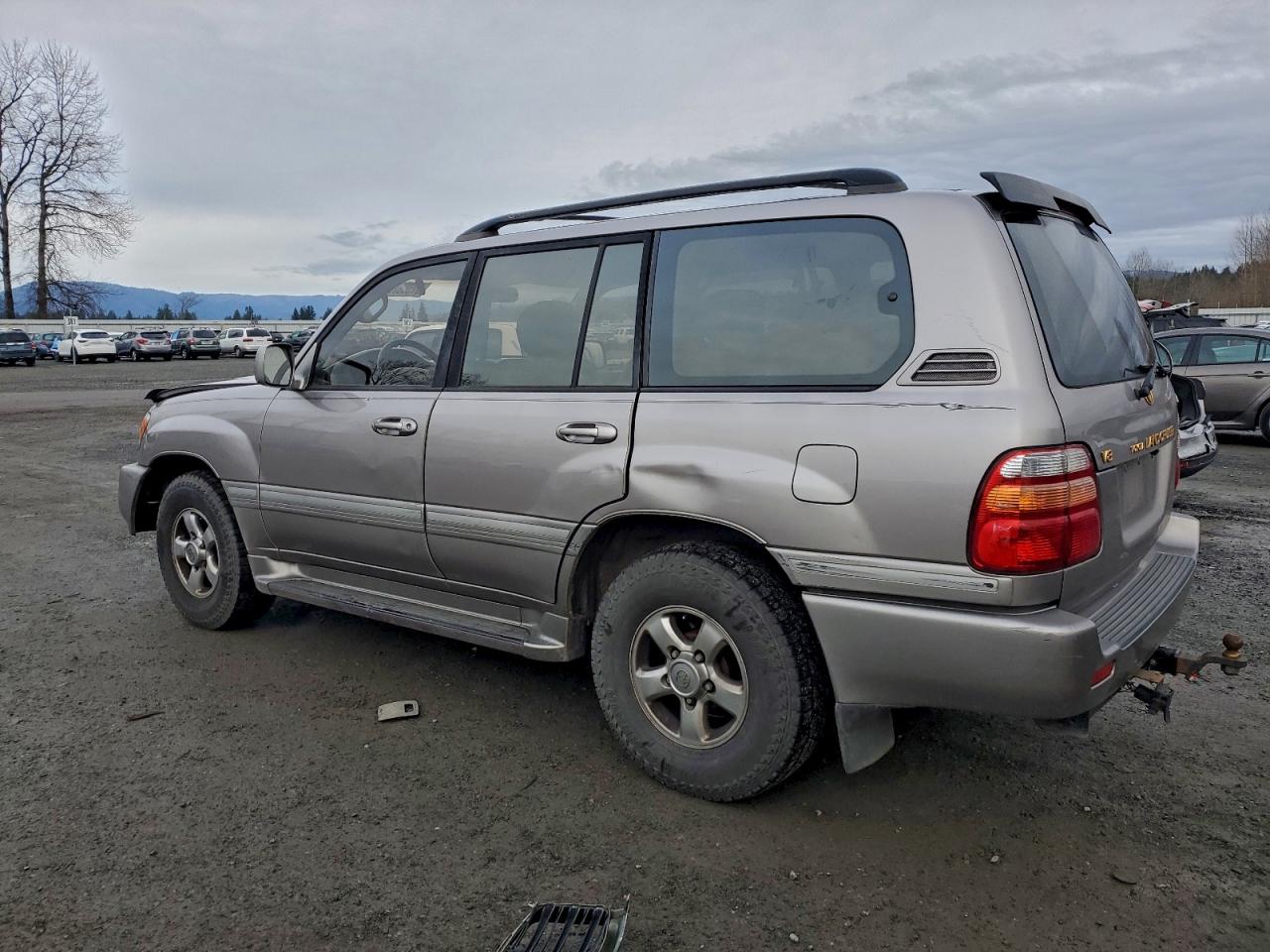 2002 TOYOTA LAND CRUISER photo 2