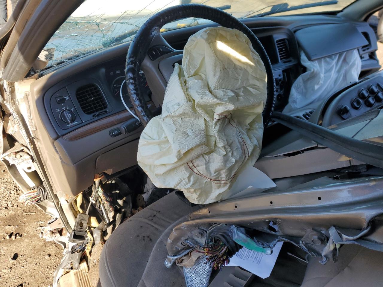 2002 FORD CROWN VICTORIA photo 8