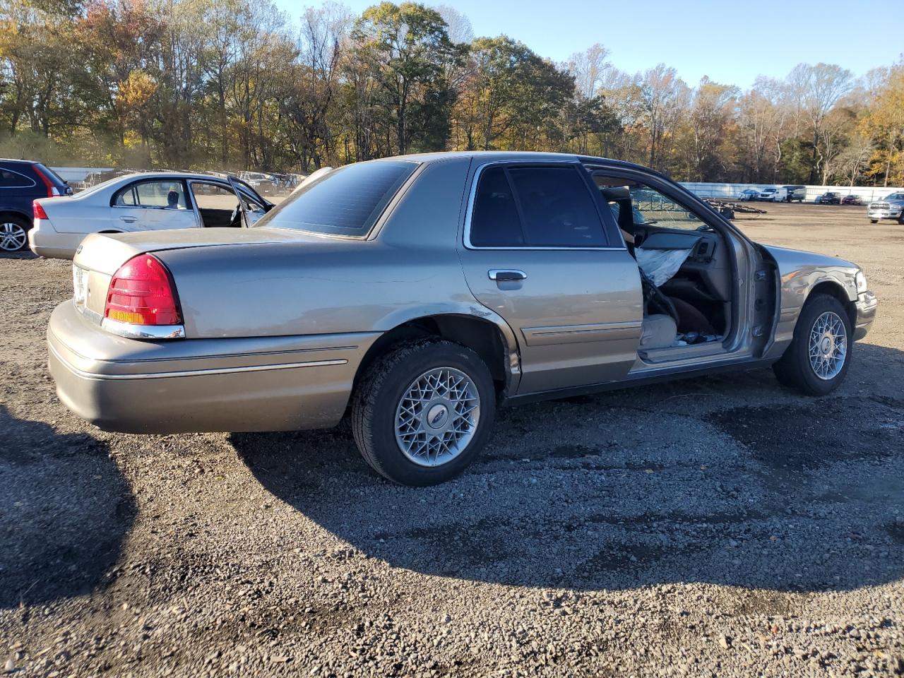 2002 FORD CROWN VICTORIA photo 3