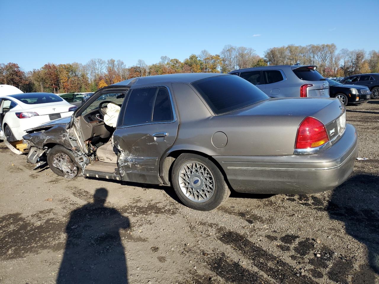 2002 FORD CROWN VICTORIA photo 2