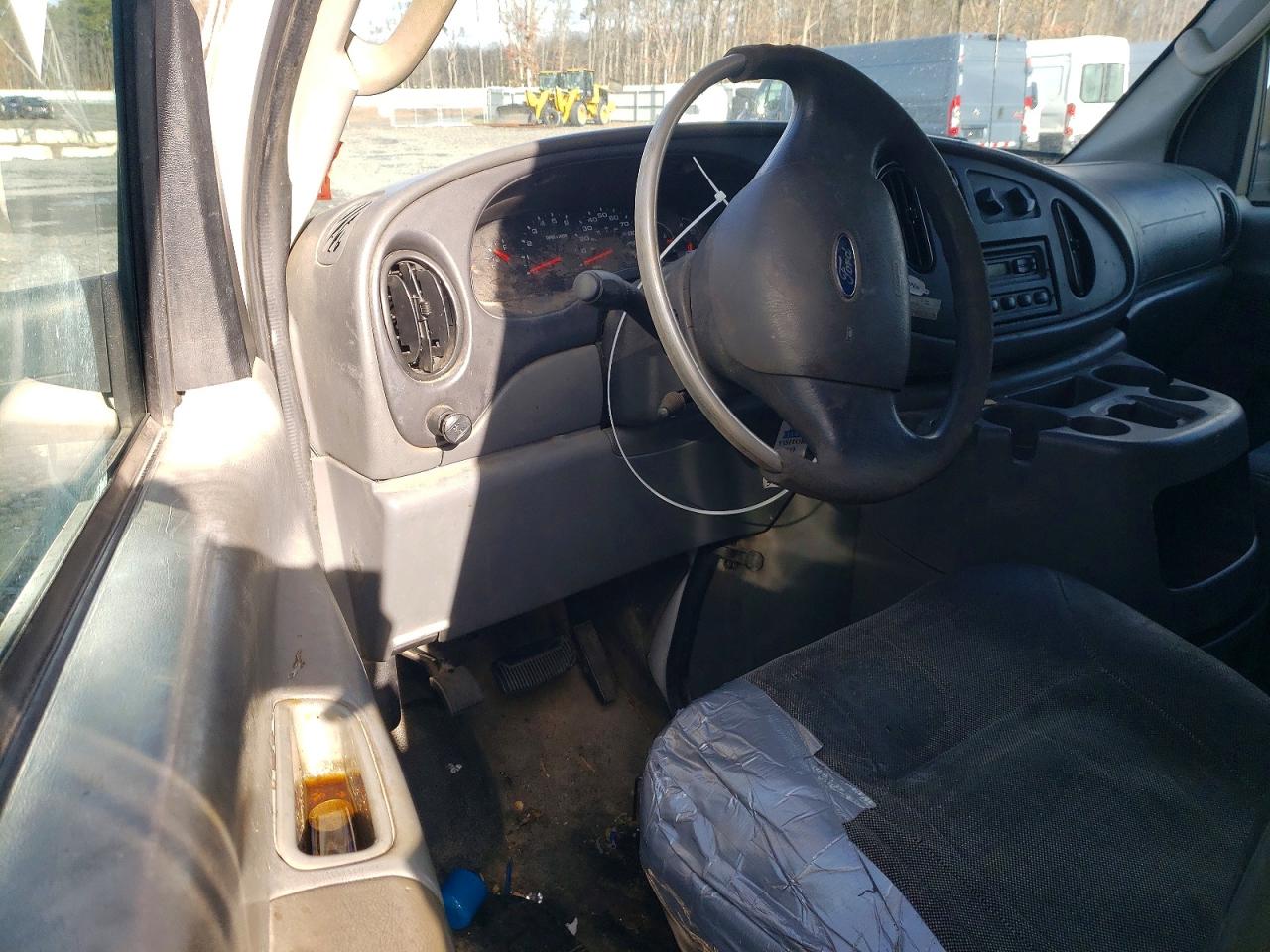 2004 FORD E250 UTILITY / SERVICE VAN photo 22