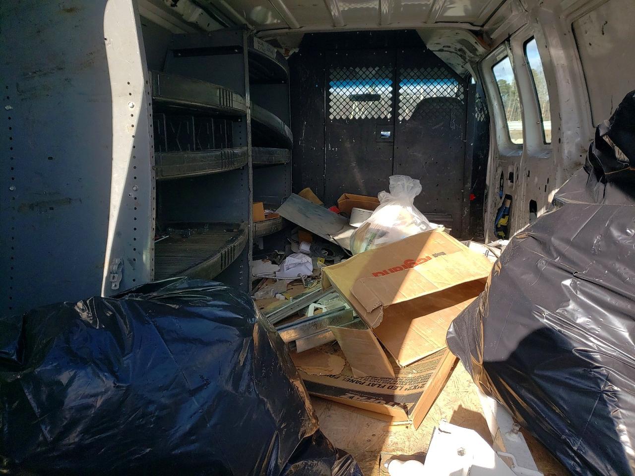 2004 FORD E250 UTILITY / SERVICE VAN photo 28