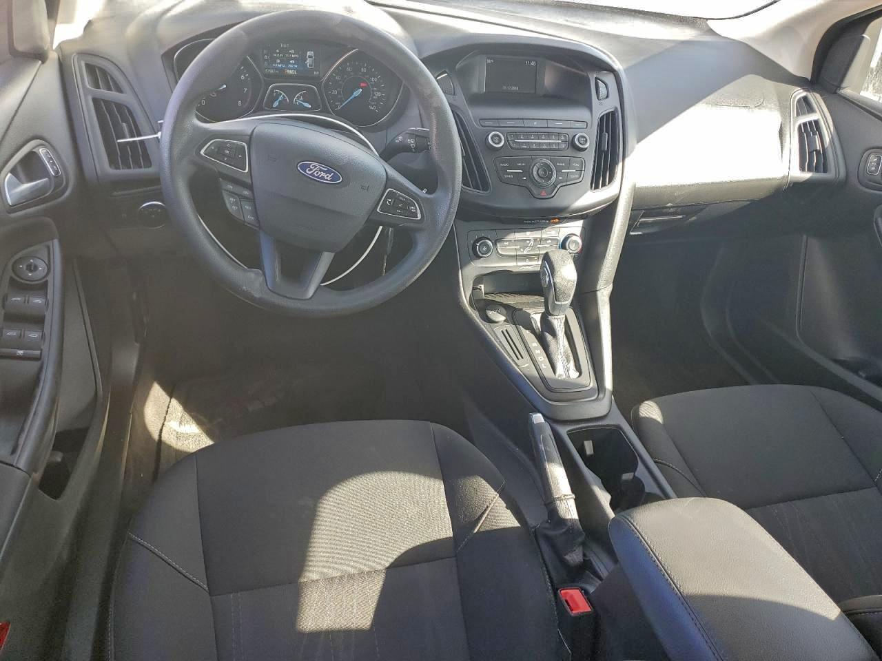 2018 FORD FOCUS SE photo 8