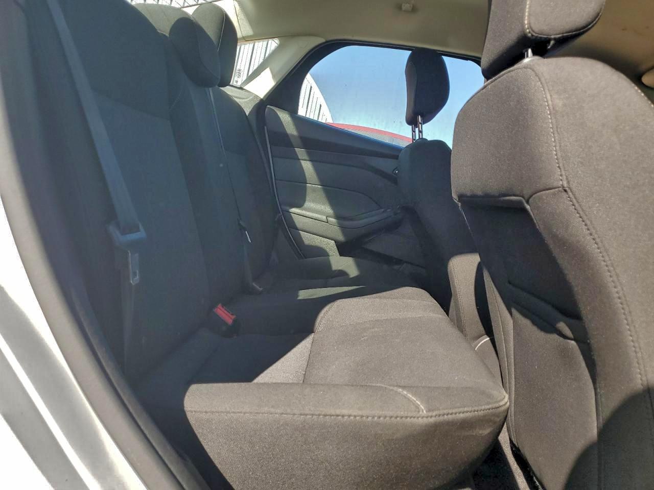 2018 FORD FOCUS SE photo 10