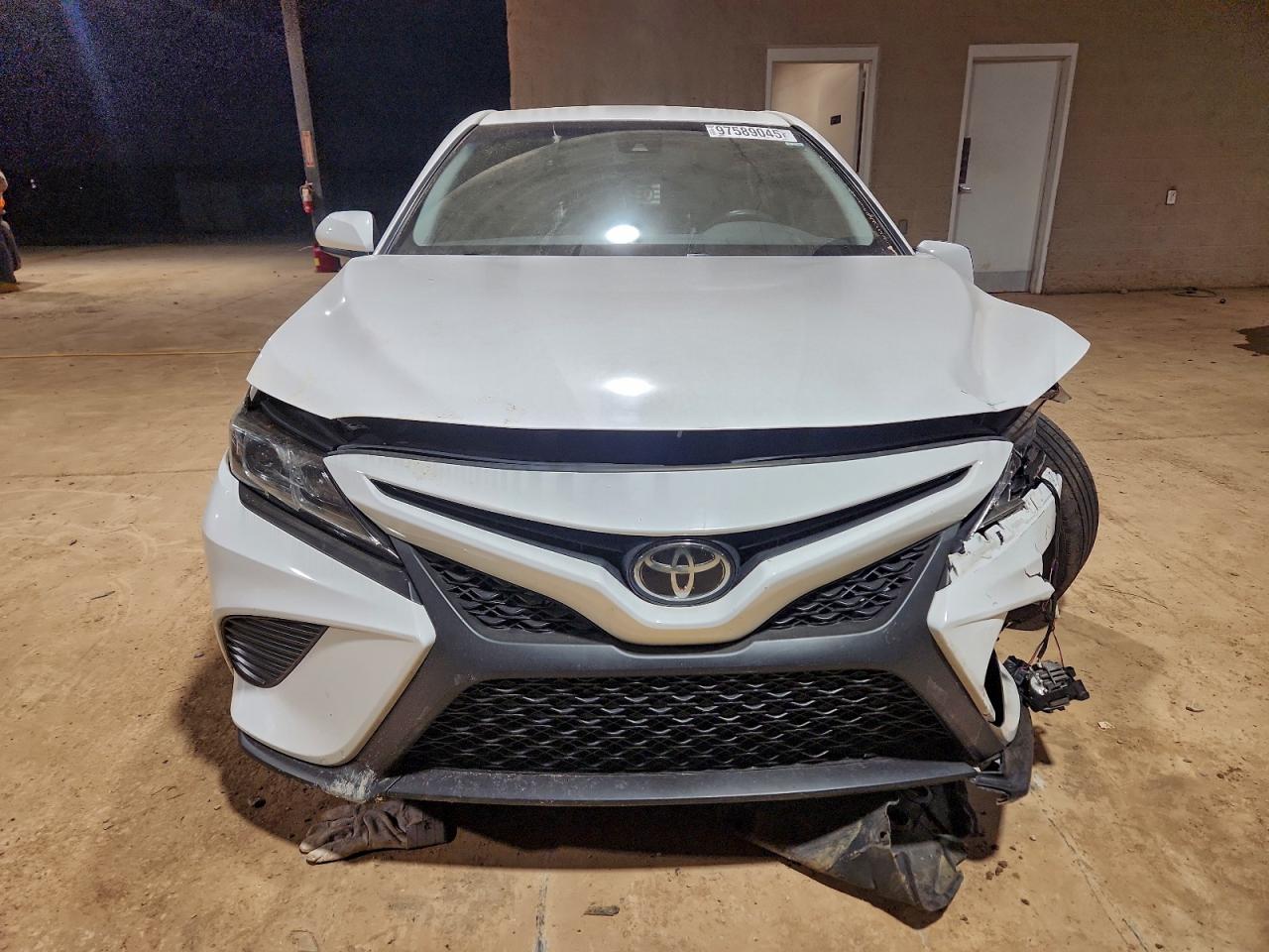 2018 TOYOTA CAMRY L photo 5
