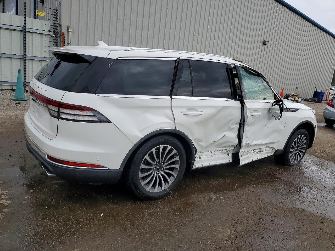 2021 LINCOLN AVIATOR RESERVE photo 3