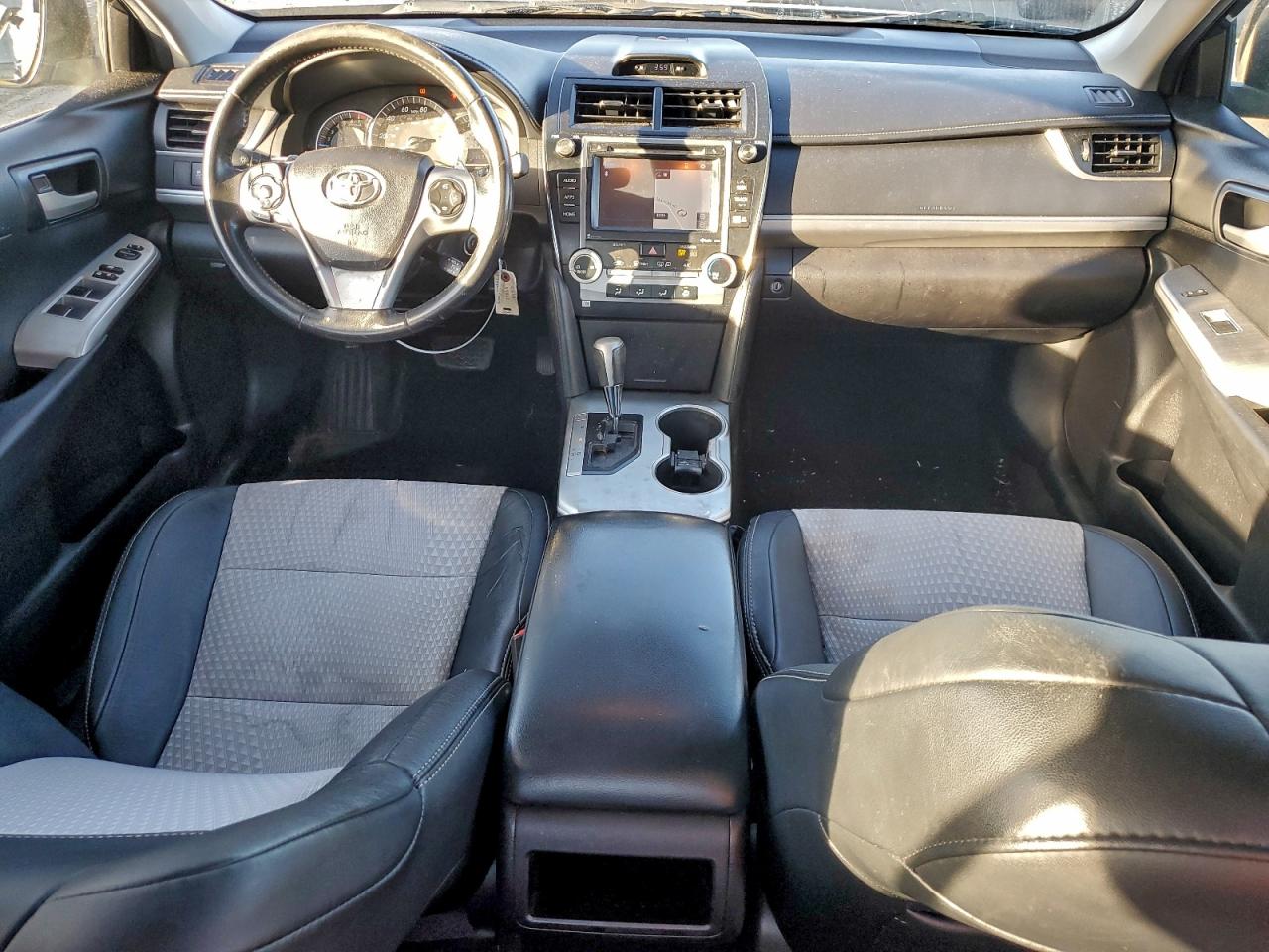 2014 TOYOTA CAMRY L photo 8