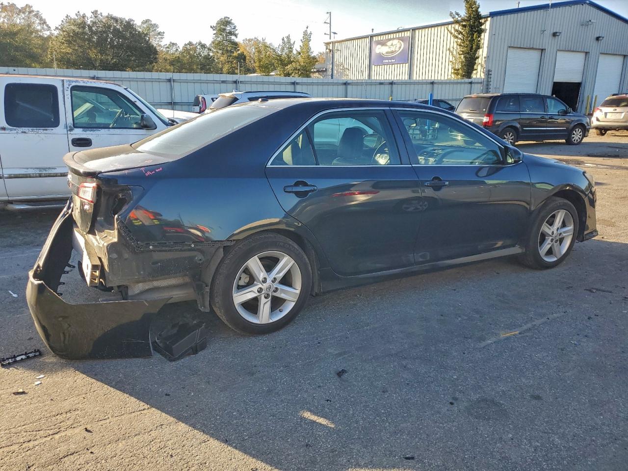 2014 TOYOTA CAMRY L photo 3