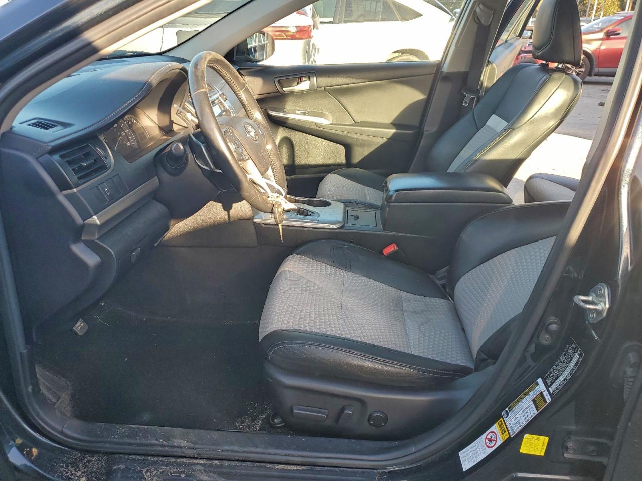 2014 TOYOTA CAMRY L photo 7