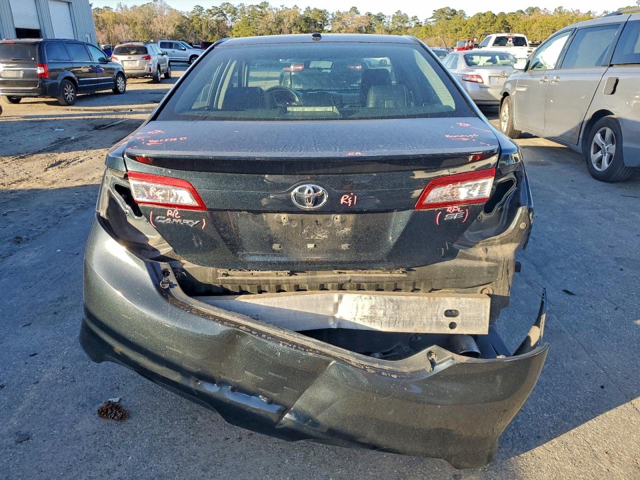 2014 TOYOTA CAMRY L photo 6