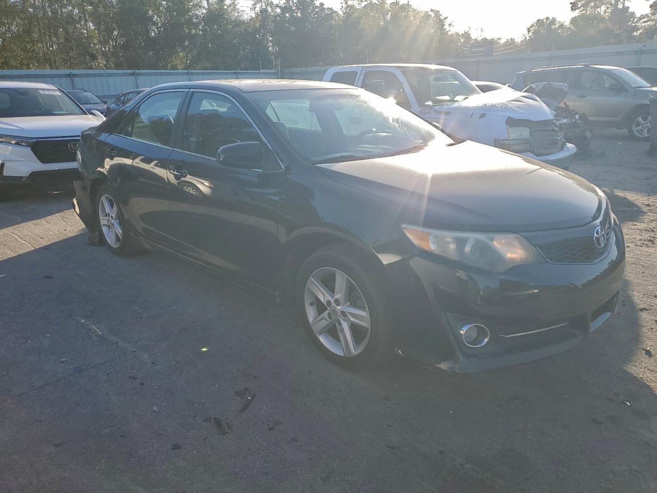 2014 TOYOTA CAMRY L photo 4