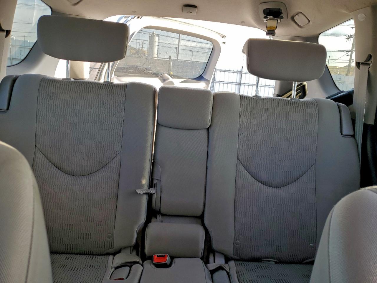 2011 TOYOTA RAV4 photo 10