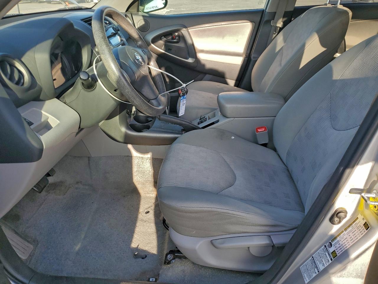 2011 TOYOTA RAV4 photo 7