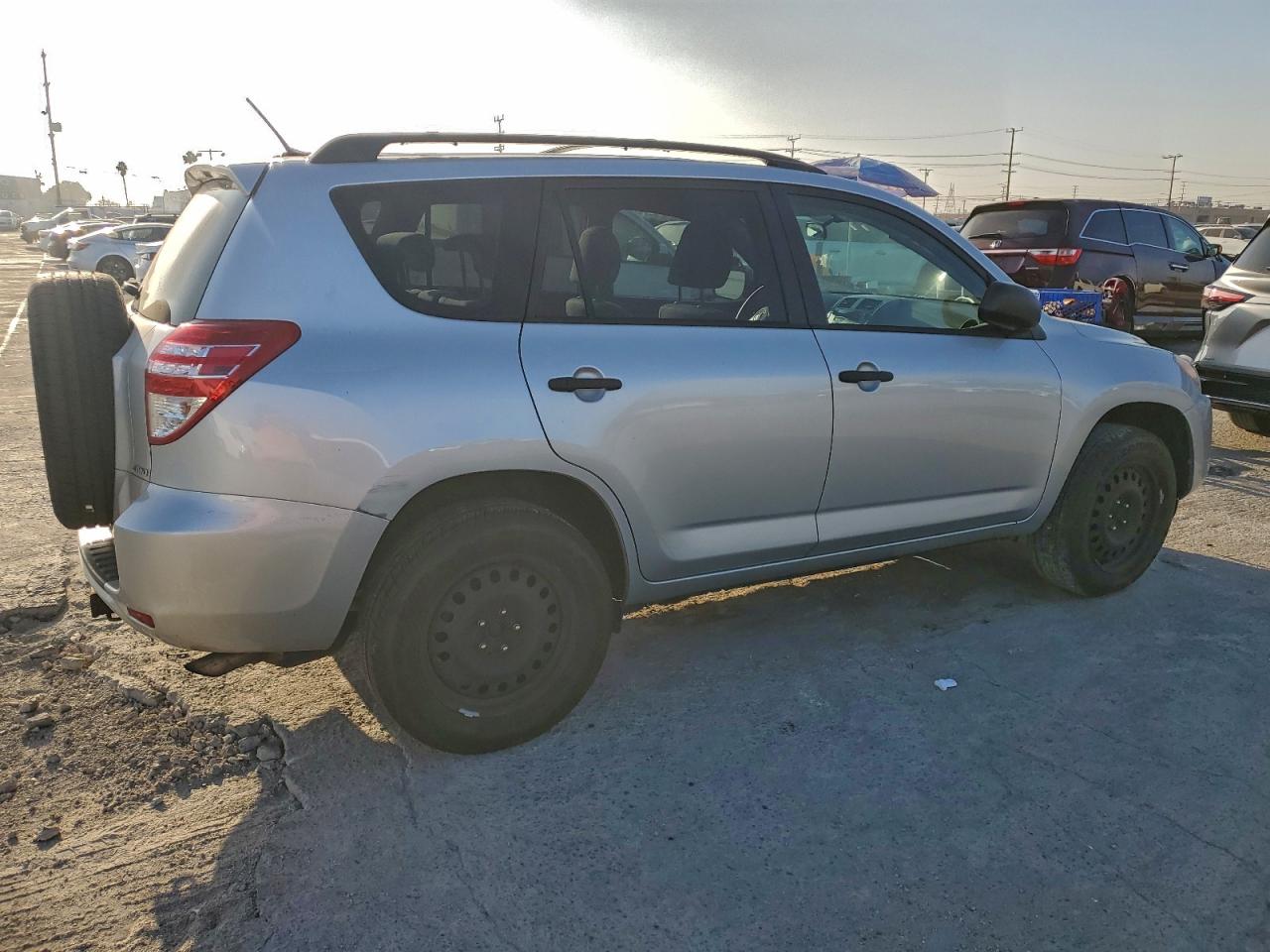 2011 TOYOTA RAV4 photo 3