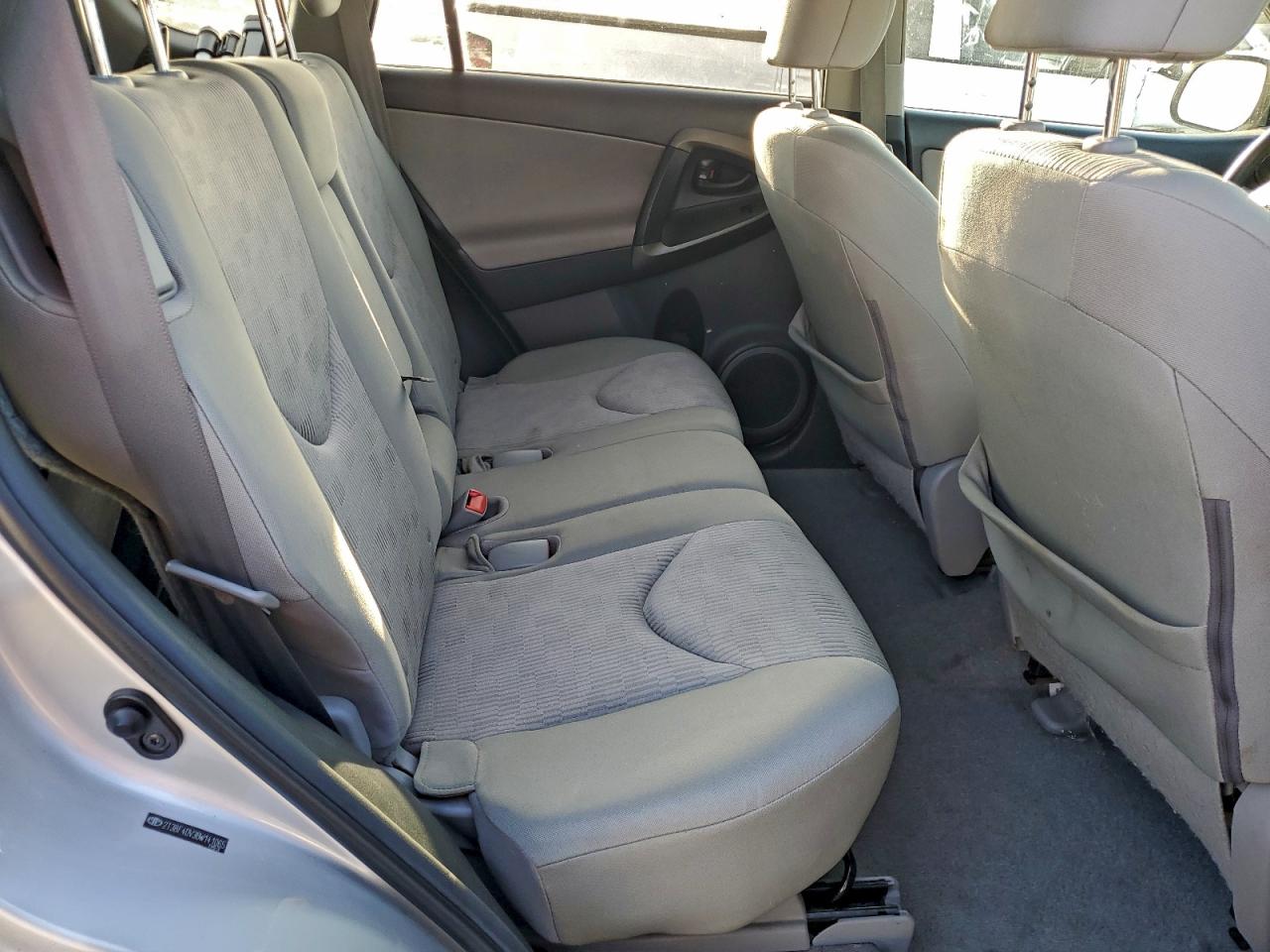 2011 TOYOTA RAV4 photo 11