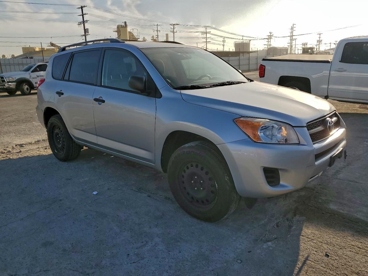 2011 TOYOTA RAV4 photo 4