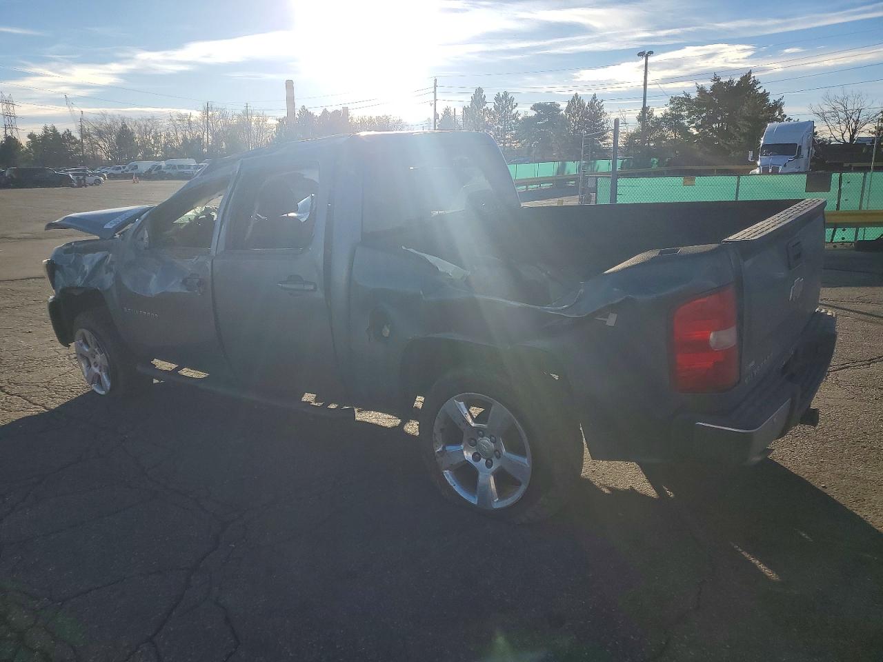 2009 CHEVROLET SILVERADO K1500 LTZ photo 2