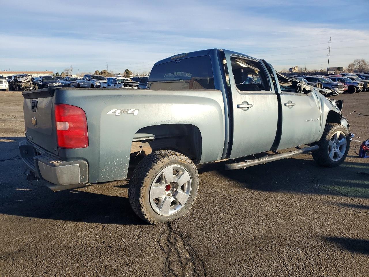 2009 CHEVROLET SILVERADO K1500 LTZ photo 3