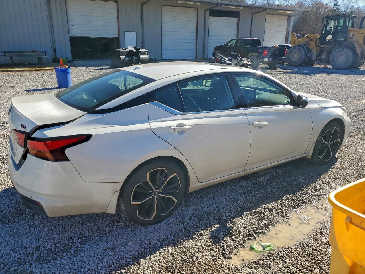 2024 NISSAN ALTIMA SR photo 3