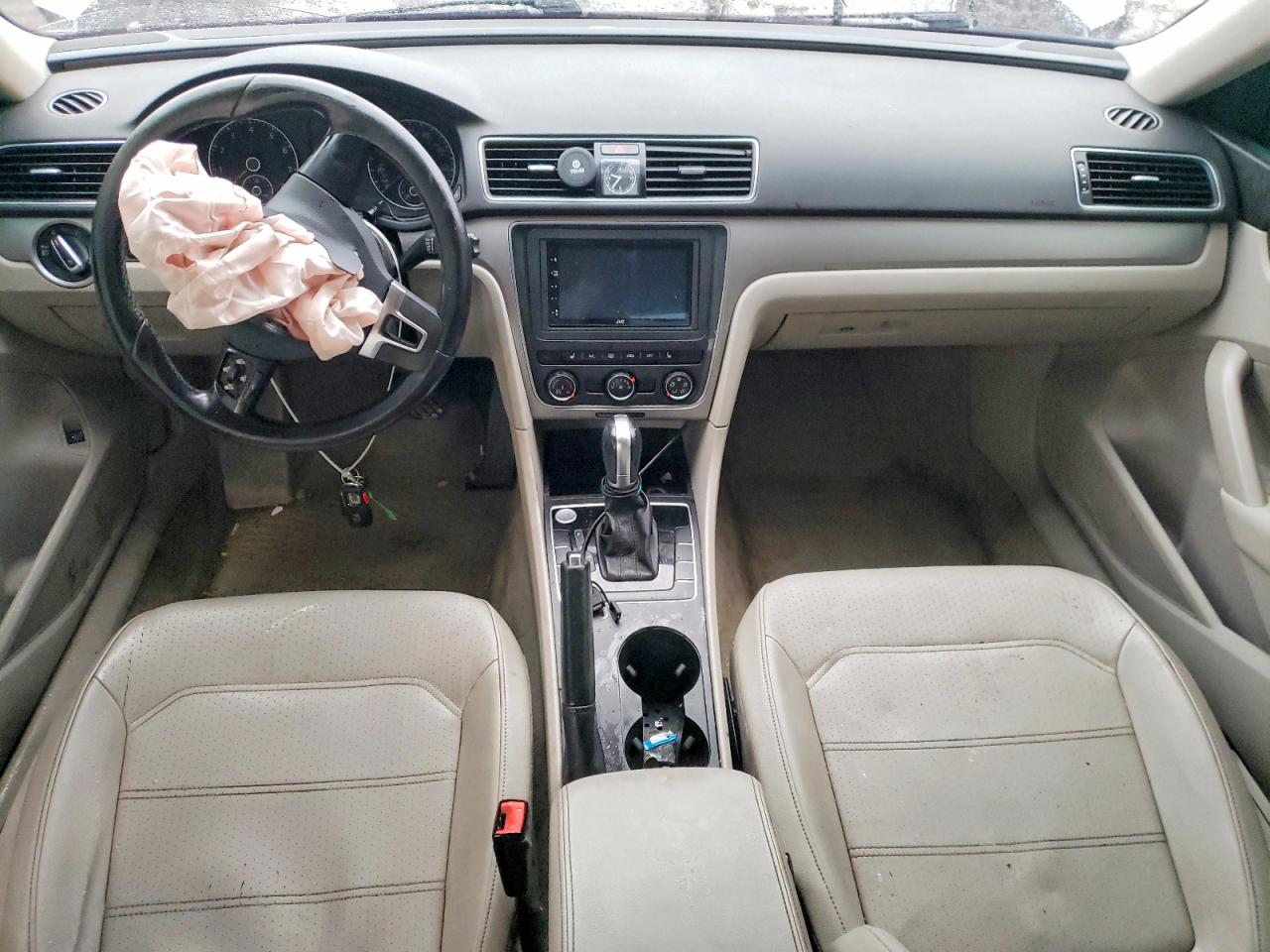 2015 VOLKSWAGEN PASSAT S photo 8