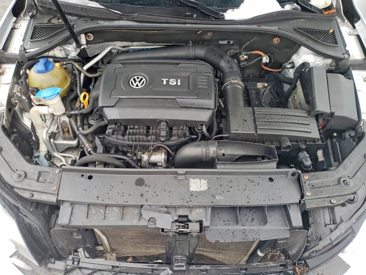 2015 VOLKSWAGEN PASSAT S photo 11