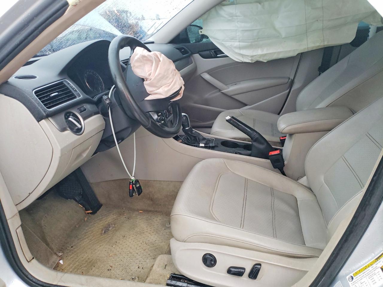 2015 VOLKSWAGEN PASSAT S photo 7