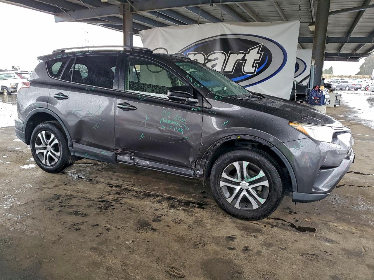 2017 TOYOTA RAV4 LE photo 4
