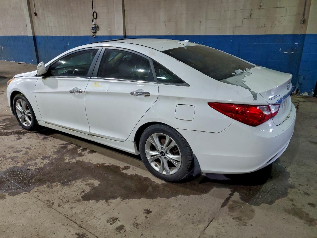 2013 HYUNDAI SONATA SE photo 2
