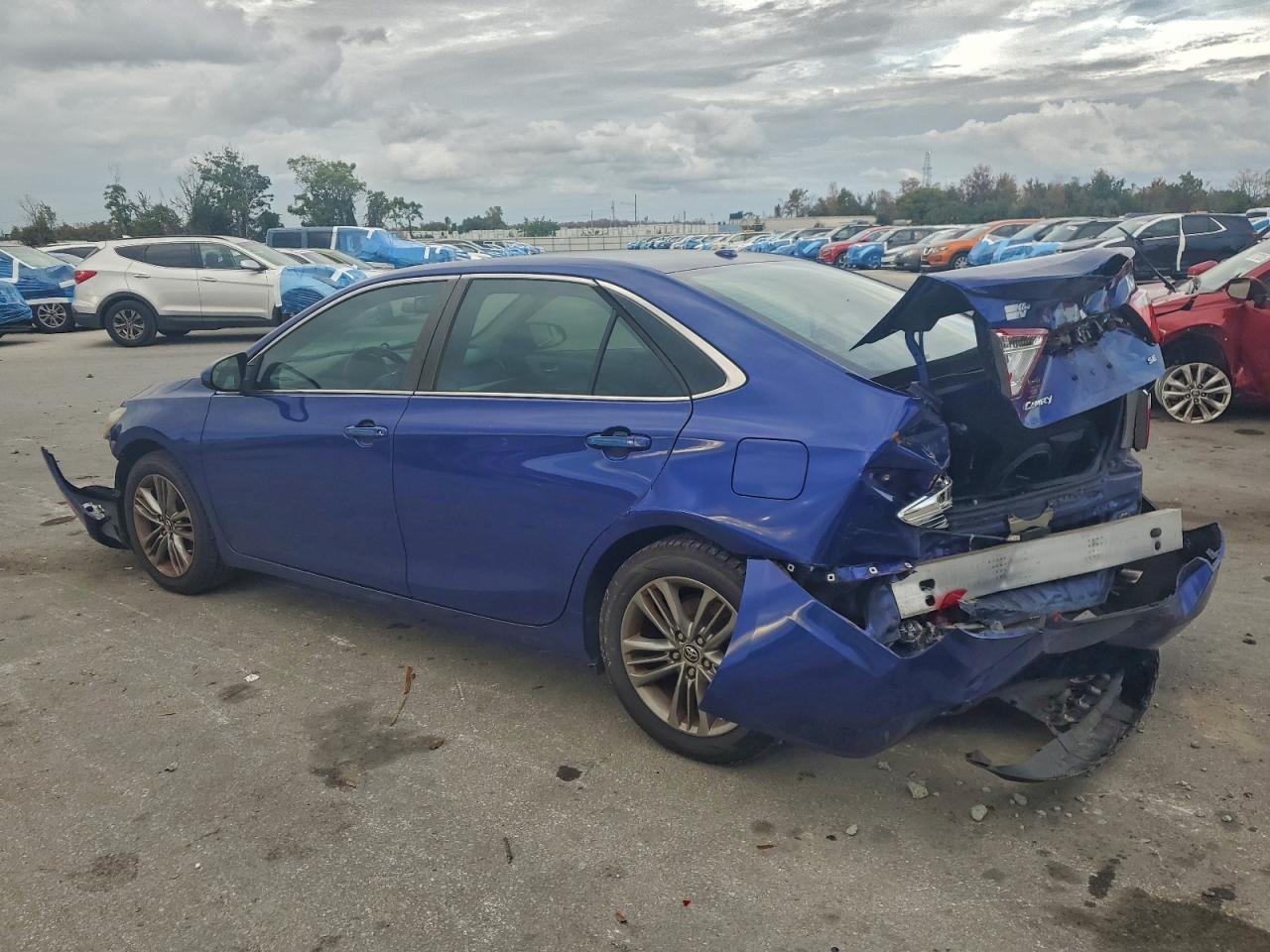 2015 TOYOTA CAMRY LE photo 2