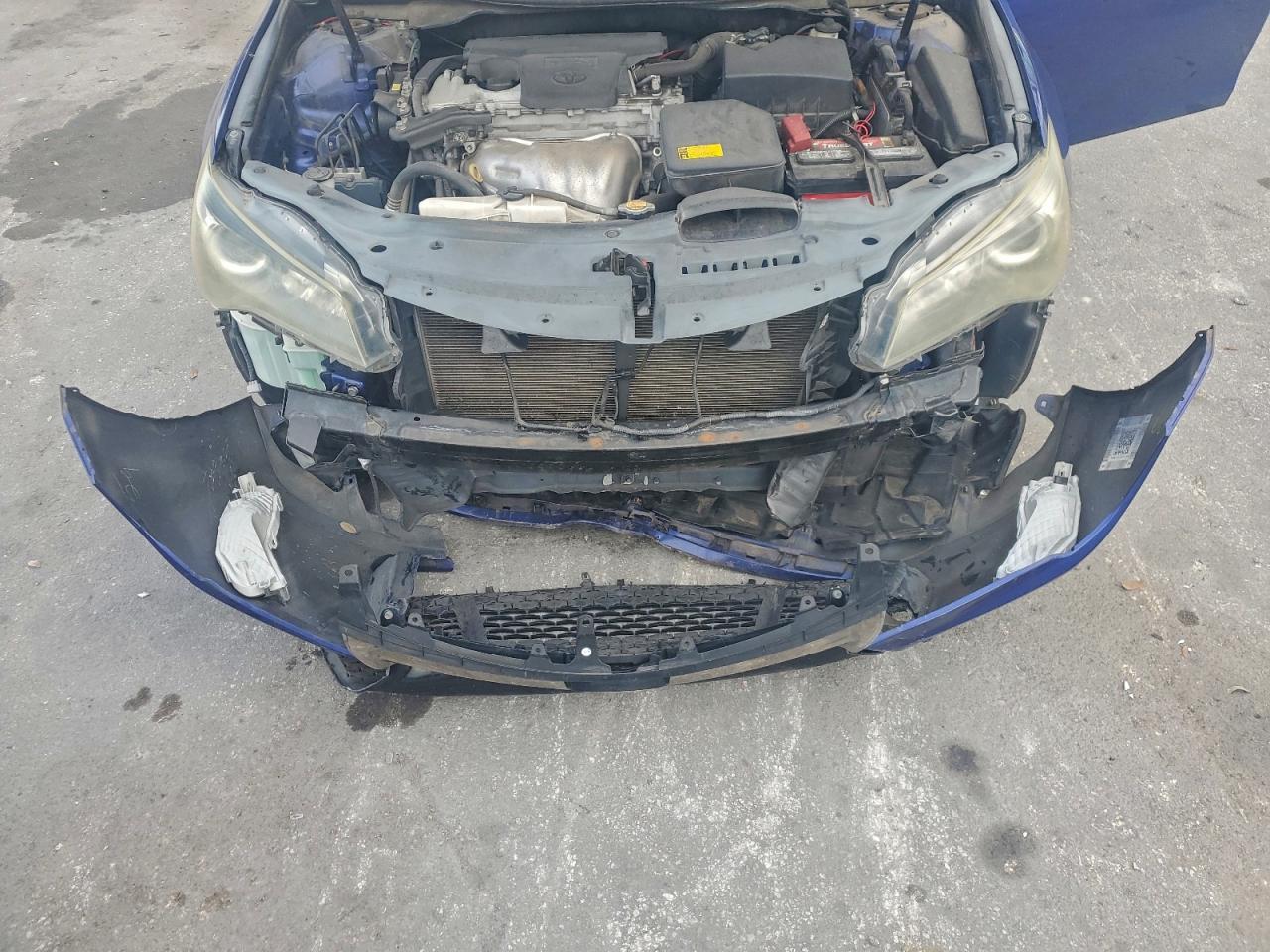 2015 TOYOTA CAMRY LE photo 11